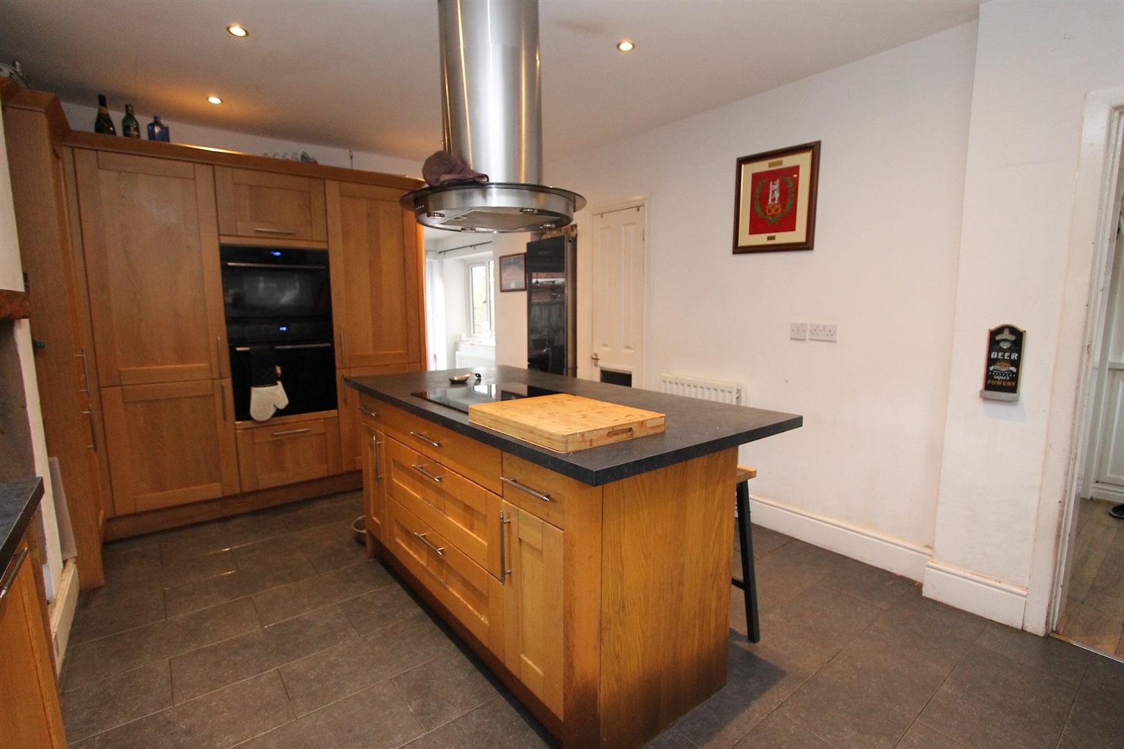 3 bed property in Vicarage Road, Stourbridge